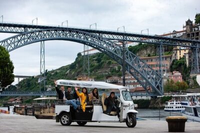 2 Hour Discover Gaia on a Private Eco-Friendly Tuk Tuk Tour - Crossing the Douro into Vila Nova de Gaia (the Luis I bridge effect)