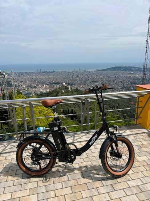 Barcelona: Explore the City with Eco-Friendly E-Bike Rentals - Neighborhood loop by bike: Gothic Quarter, El Born, and Gràcia