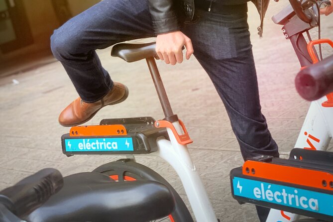 Barcelona Urban Planning Tour - Towards a Sustainable Smart City - Walking vs. eBike: how to choose without getting stuck