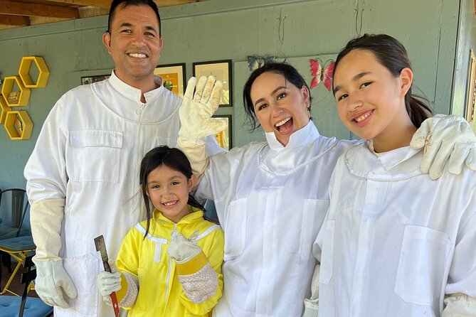 Bee Farm Ecotour and Honey Tasting in Waialua, North Shore Oahu - The 1st Step: A Quick Bee Primer That Makes the Hives Make Sense