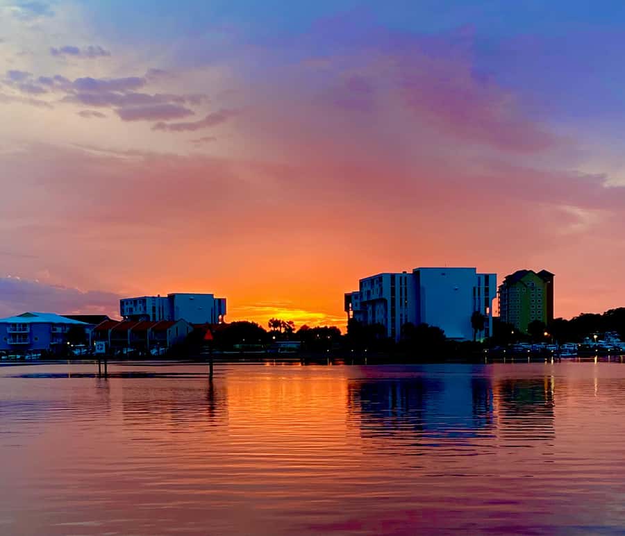 Destin: Sunset Cruise and Eco Tour - First stop: Heron Harbor docks and an easy boarding rhythm