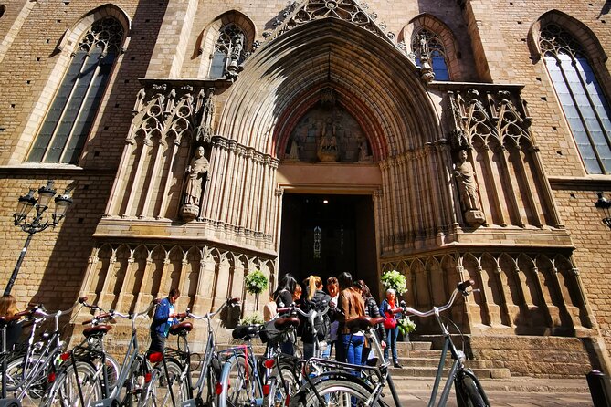 Eco-friendly Barcelona Bike Tour from a Local Perspective - From old streets to modern Barcelona: how architecture becomes a lesson