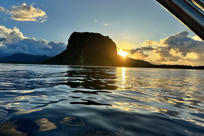 Eco-friendly Dolphin Watching Tour in Mauritius - The boat rhythm: 2–3 hours, dolphin time, snorkeling time, then breakfast