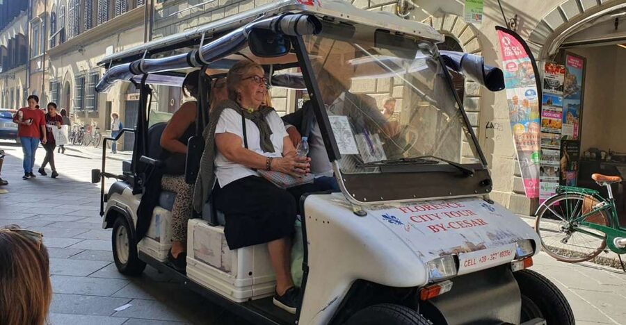 Florence: Eco-Friendly Panoramic Tour in Electric Golf Cart - First loop through Duomo Square: seeing the city’s center without the scramble