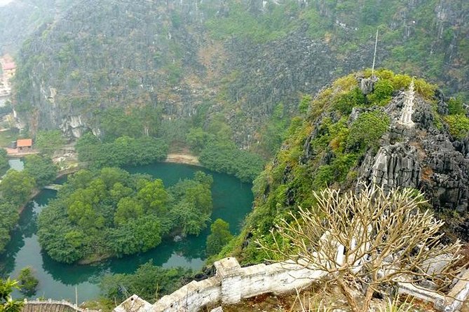 NINH BINH package tour in 2 days/ 1 night: visit world heritage site & eco tour - Hoa Lu Temple: stepping into Vietnam’s first capital era