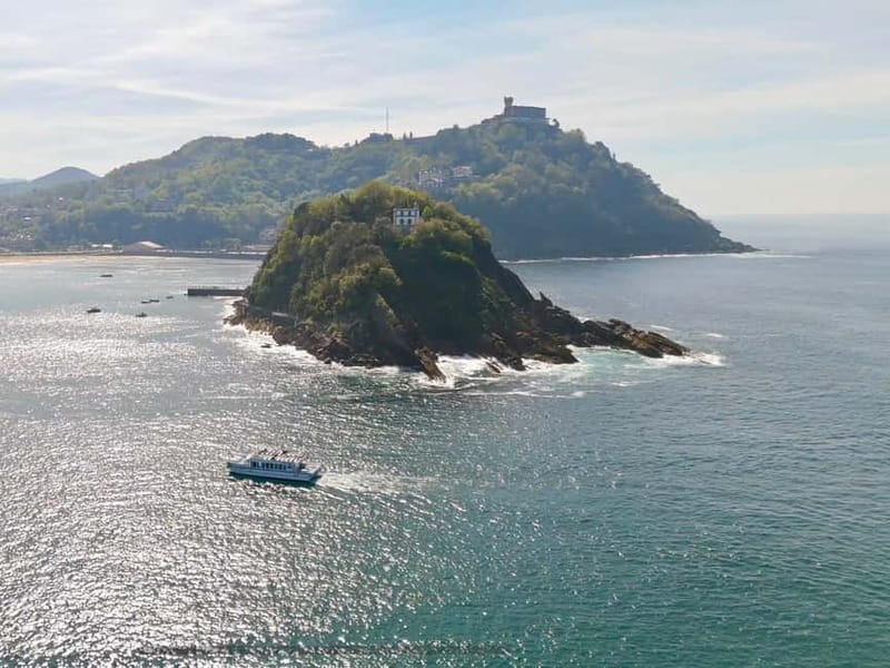 San Sebastián: Sunset Cruise on a Sustainable Catamaran - What you’ll see: Santa Clara Island and Peine del Viento