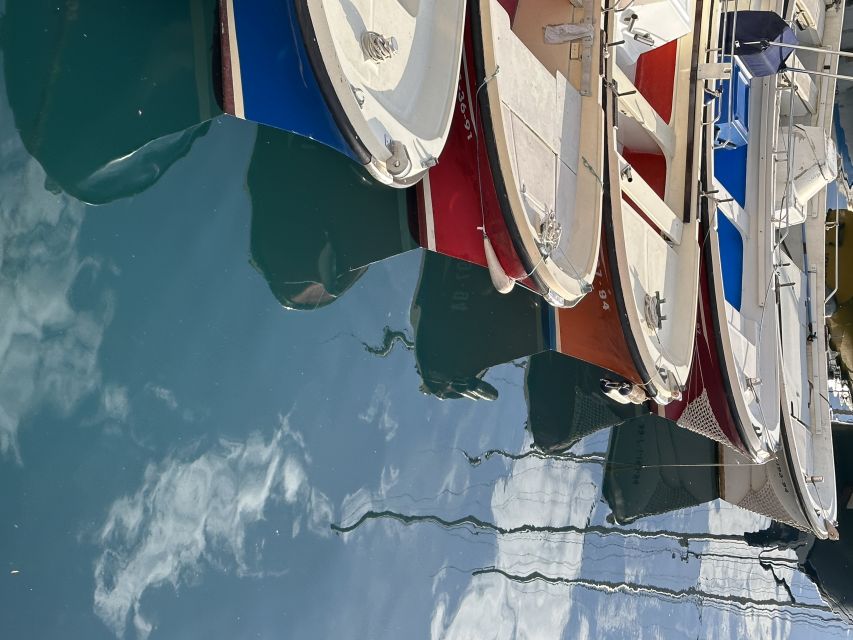 San Sebastian: Sustainable Catamaran Cruise with Audio Guide - Peine del Viento photo stop: best time to shoot, no rushing